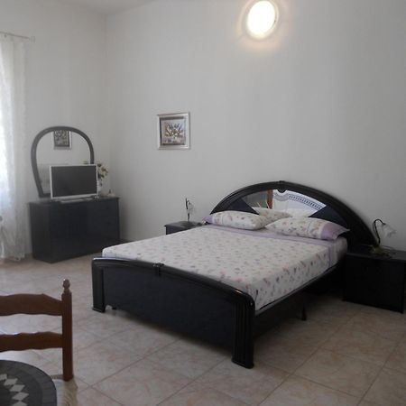 Guest House Efisio Альгеро Экстерьер фото